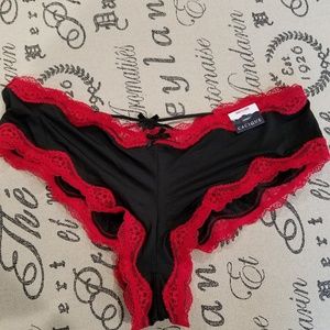 Size 14/16 - black and red cheeky panties